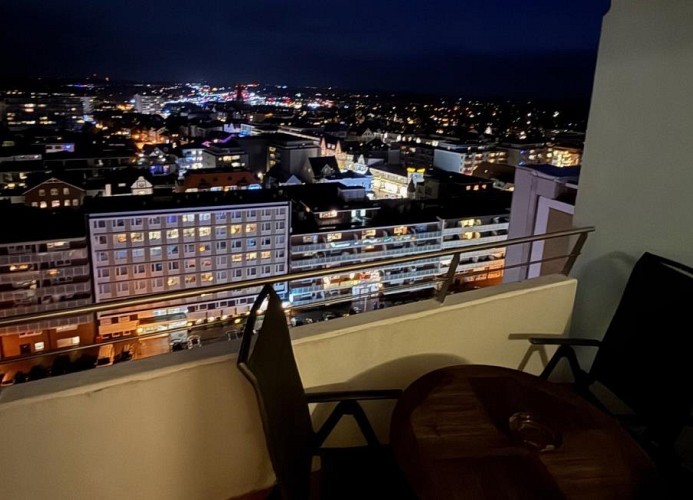 Andreas-Dirks-Straße 8 Haus Metropol Wohnung 302 im 12. Stock  (AD8-302)